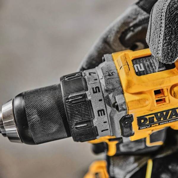 Аккумуляторная дрель-шуруповерт DeWalt DCD800H2T-QW